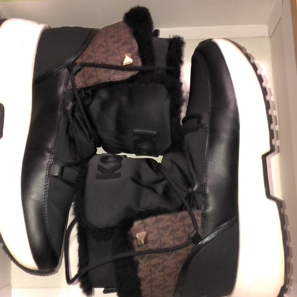 Last chance🔥MK Cassia Platform Sneaker Boot🔥 - Picture 2 of 8